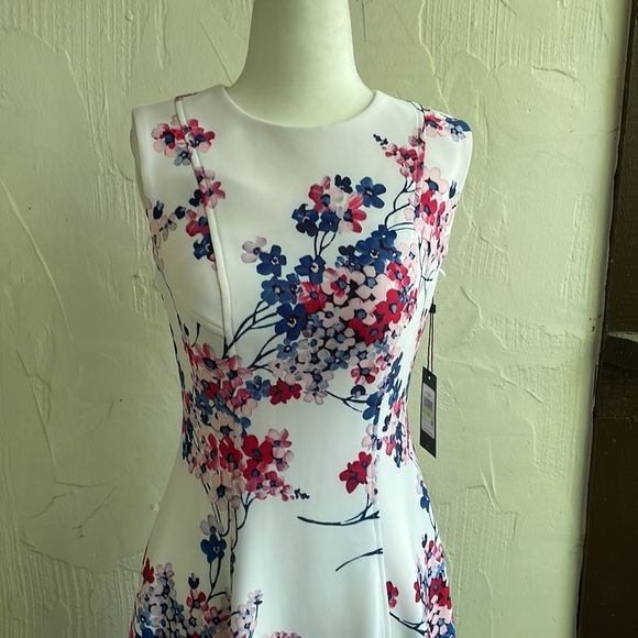 Tommy Hilfiger White Floral Dress - Picture 2 of 6